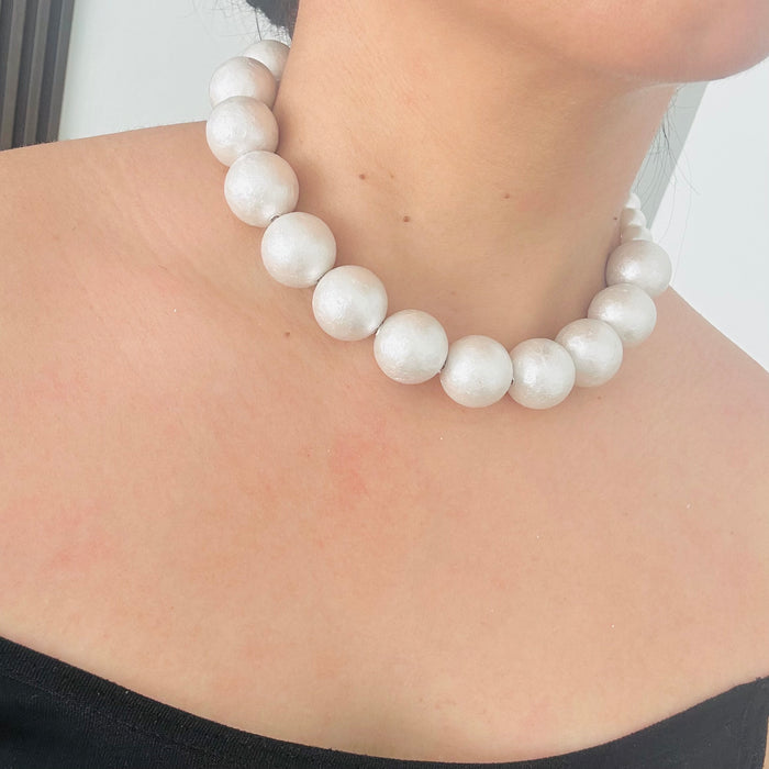 Chunky Pearl Choker •