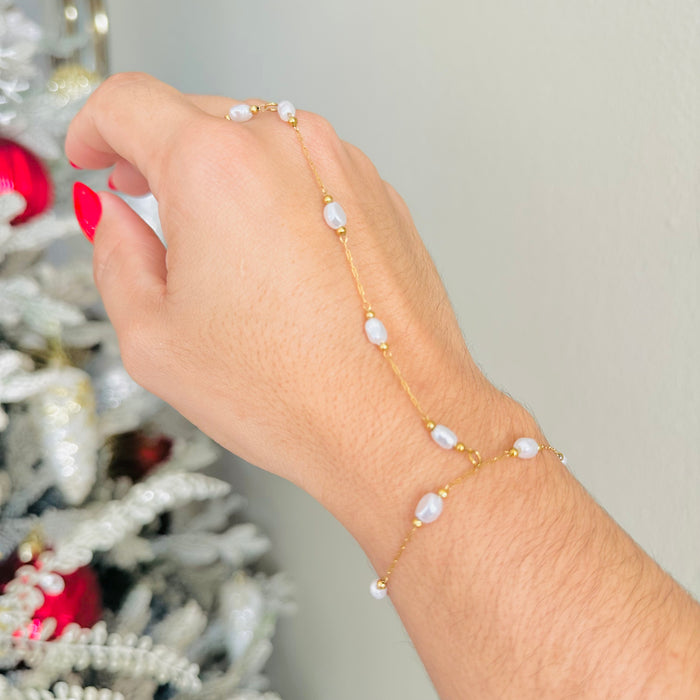 Hand chain • Pearl + Gold