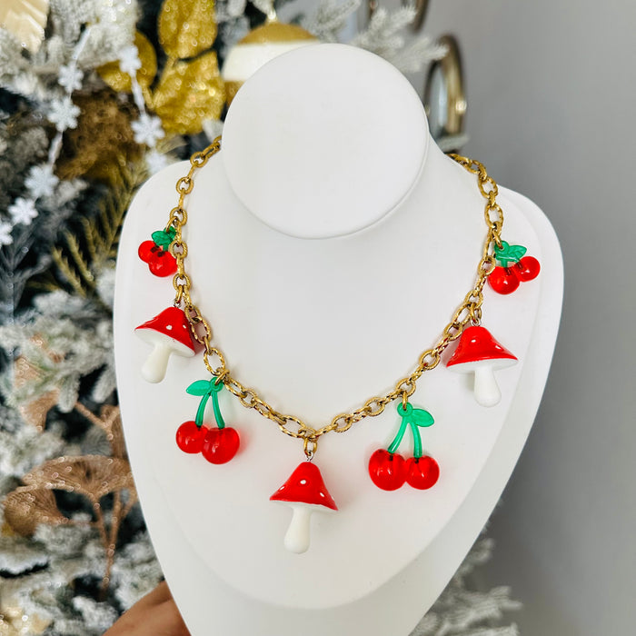 Cerezas + Hongos• Gold Collar