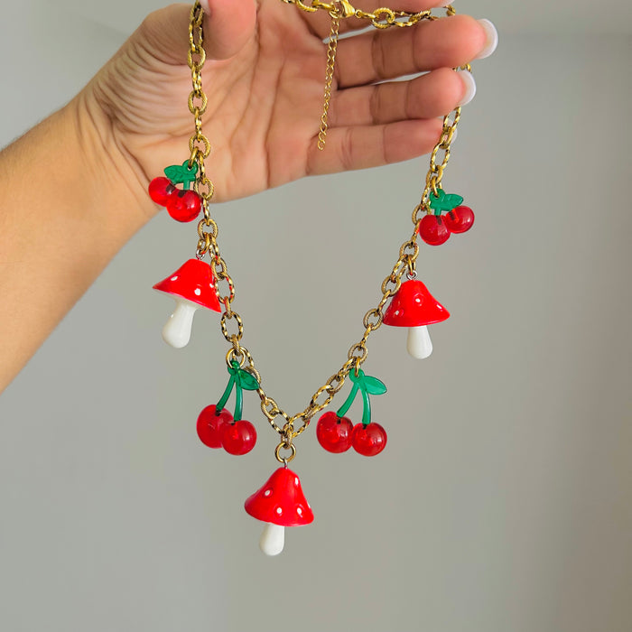 Cerezas + Hongos• Gold Collar