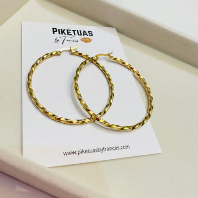 Twist Medium Gold Hoop• Valeria earring